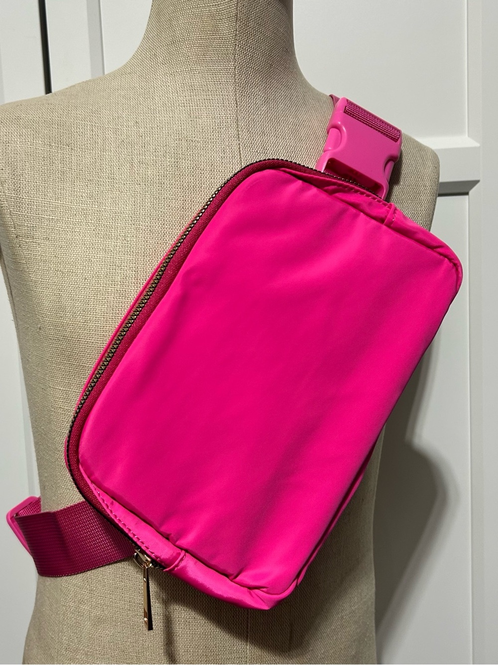 Hot Pink Everywhere Crossbody Sling Bag Belt Bag Fanny Pack NWOT Adjustable